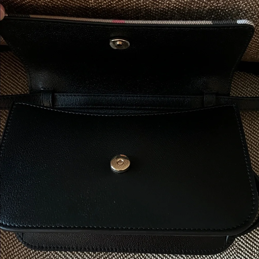 Burberry purse - Picture 16 of 16